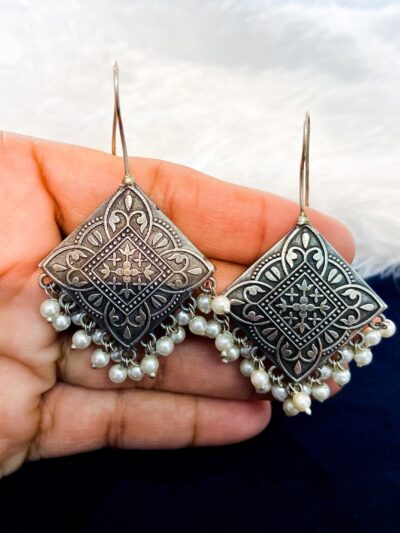 Brass Earring Square loop with pearls