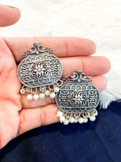 Brass Earring Surai with white pearl