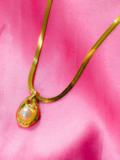 Baroque Pearl Pendant Necklace with Herringbone Chain
