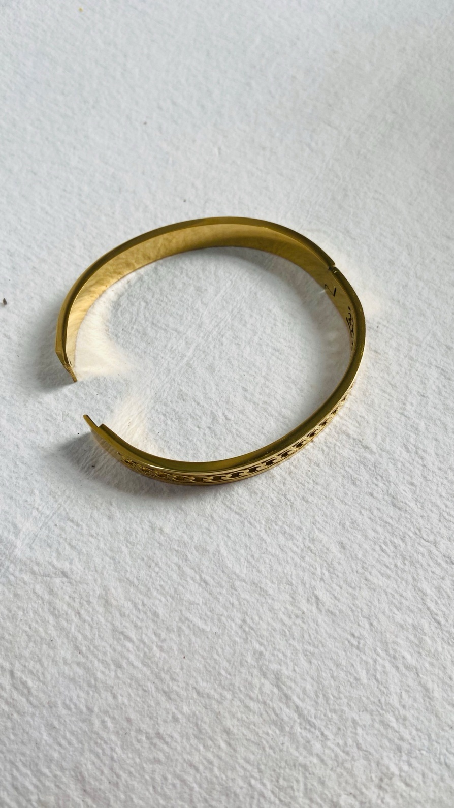Sleek gold bangle with an intricate chain-link design - Image 4